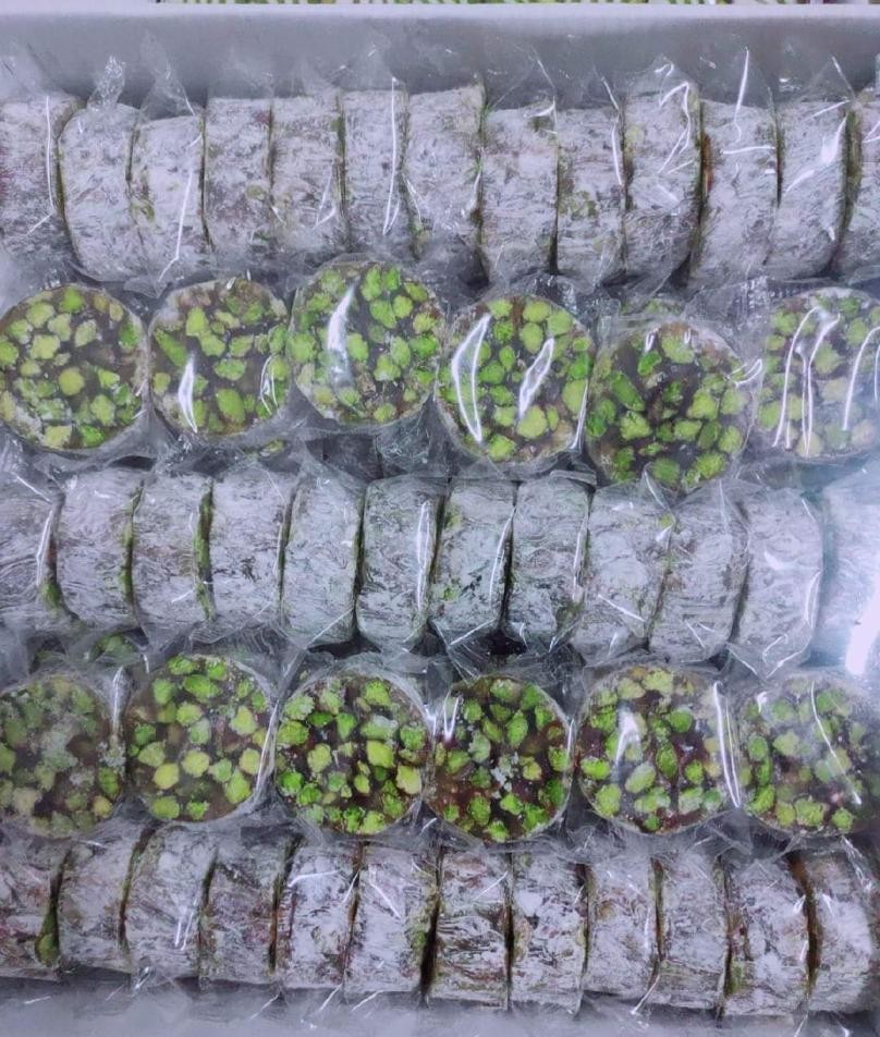 راحة بالفستق الحلبي مغبرة