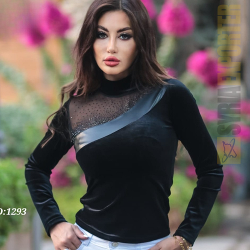 توب مخمل وشبك وتفاصيل جلد