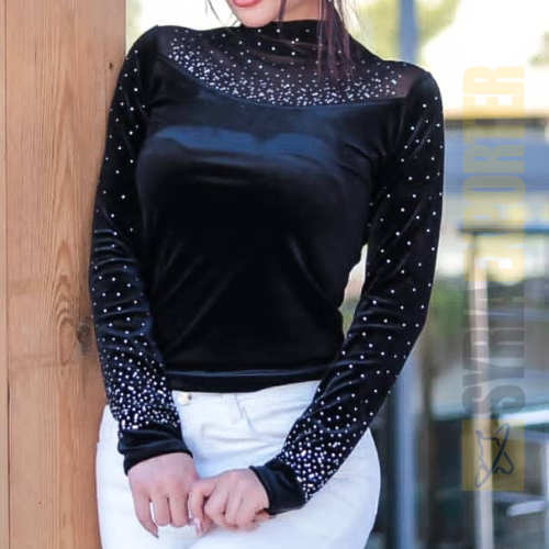 توب مخمل أسود بياقة عالية مرصَّعة