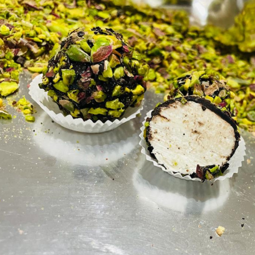 جوز هند مغطس شوكولا (مرة) بالفستق