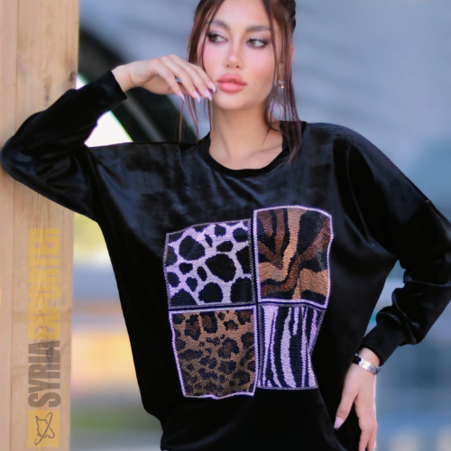 بلوزة مخمل سوداء بطبعات