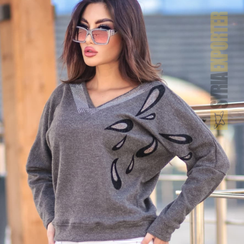 بلوزة صوفية بياقة V