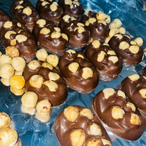 روشيه بيضوية موجهة بالبندق(حلوة)